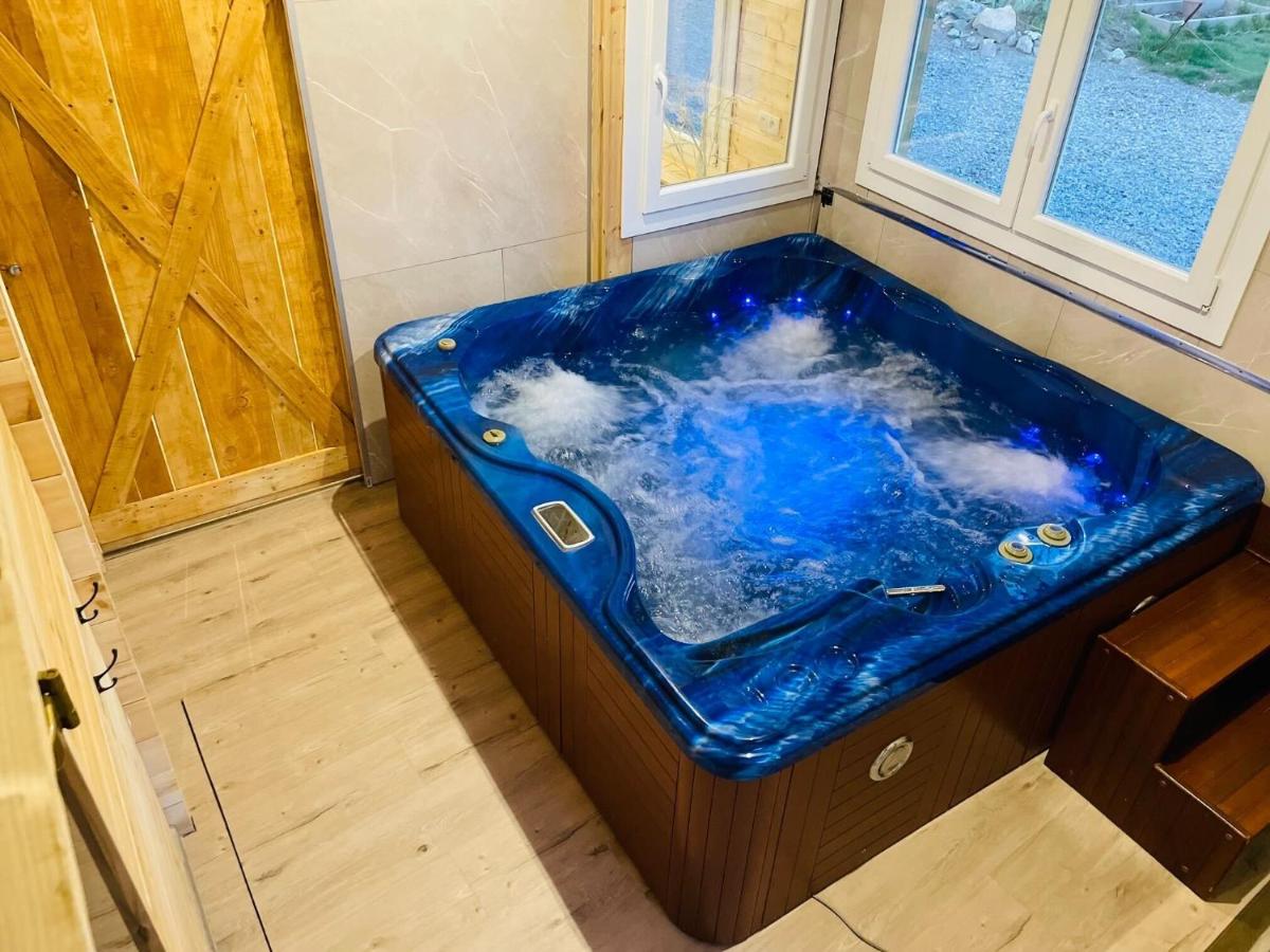 Jardin Juresien Maisons - spa jacuzzi sur demande - Housity