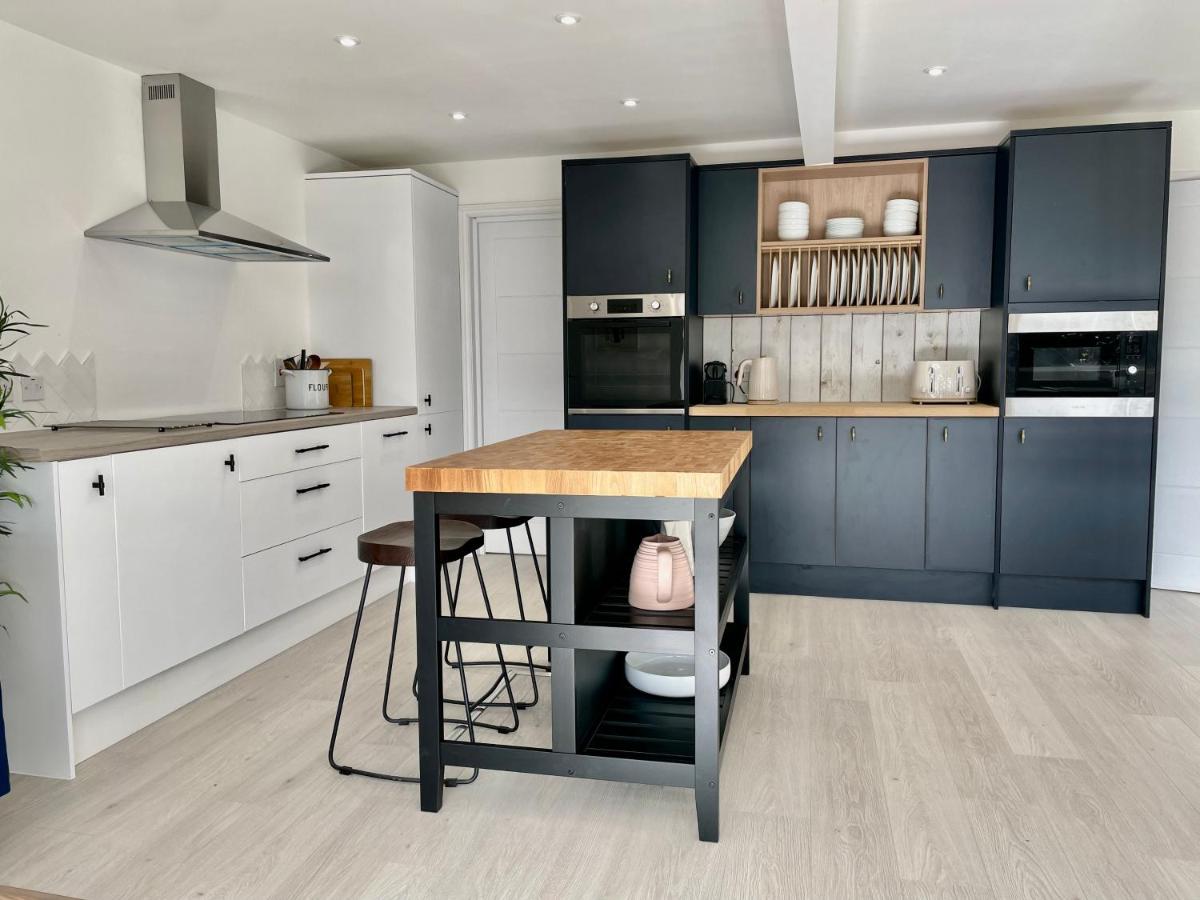 Island House - Housity