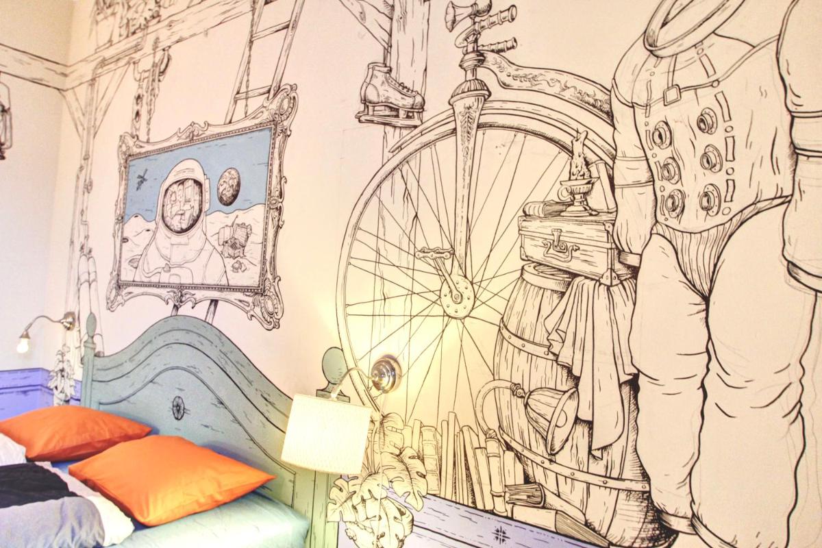 Lavender Circus Hostel, Doubles & Ensuites - Housity