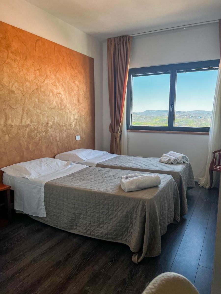 Hotel Joli - Housity