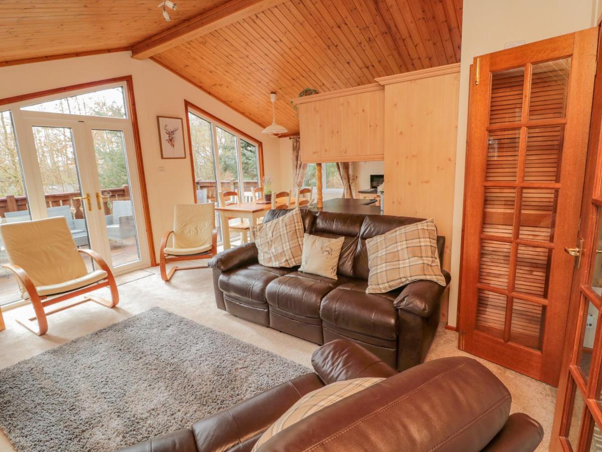 4 The Oaks - Housity