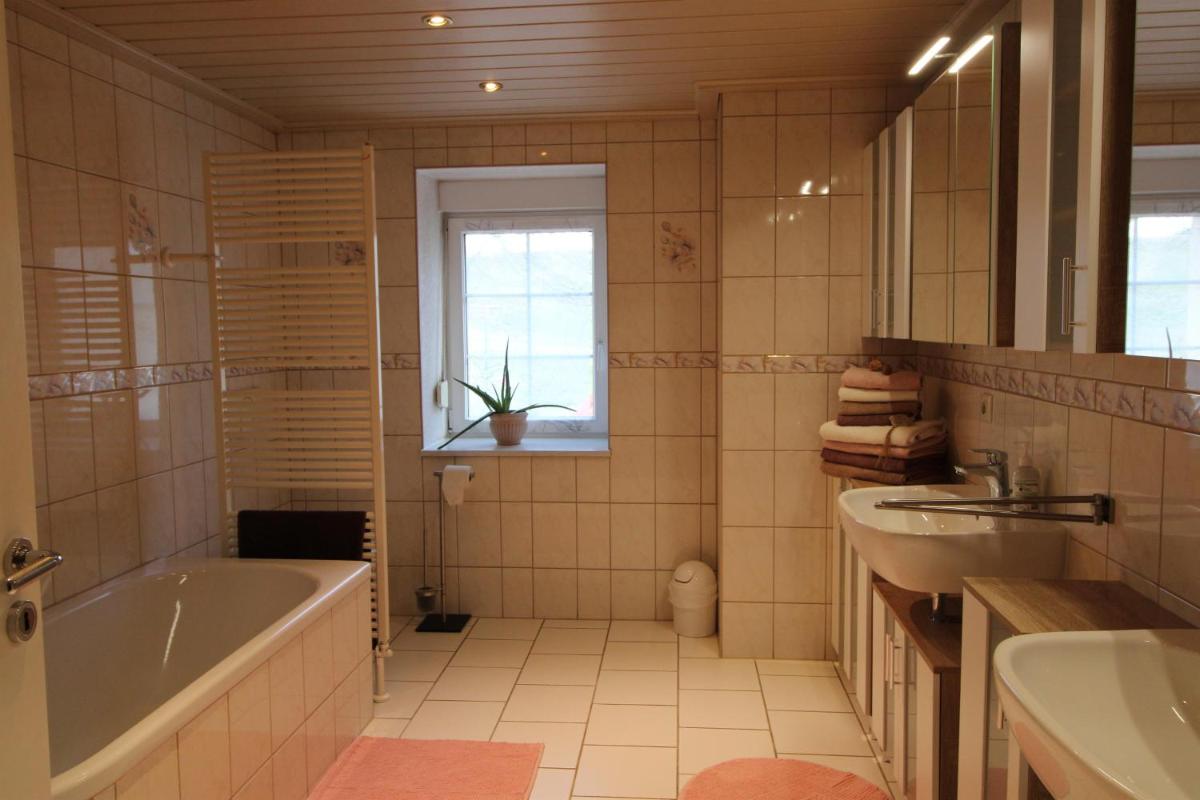 Ferienhof Wiesenblick - Housity