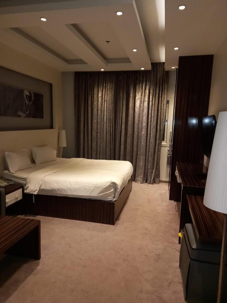 Clowzer Hotel- فندق كلاوزر - Hizvo