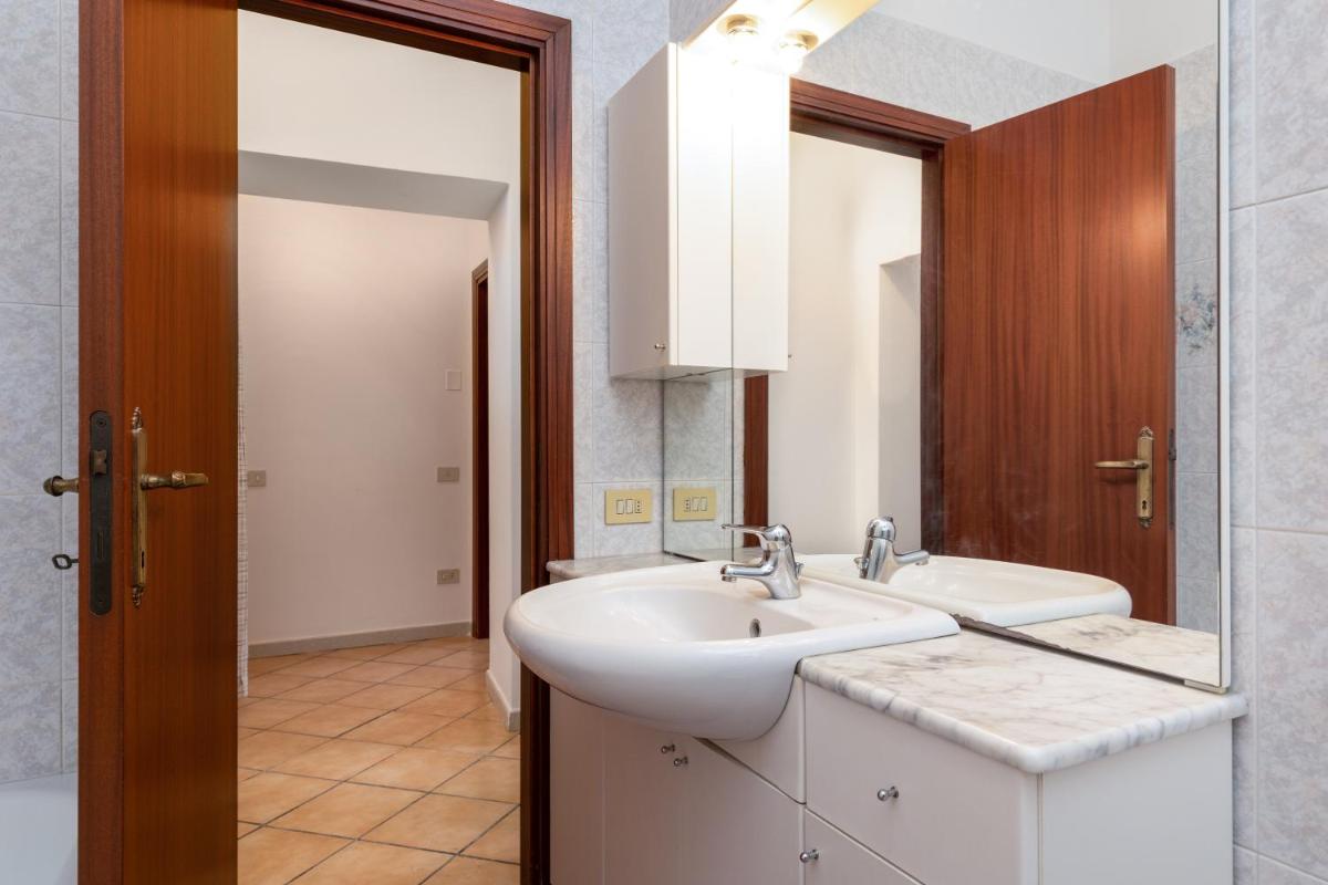 Enchanting Flat with Patio in Abbadia a Isola - Hizvo