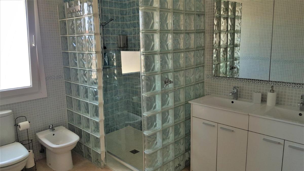 5 bedrooms PRIVATE HOUSE 300M FROM BEACH - Housity