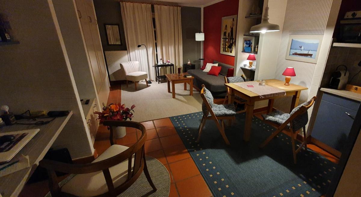 Kleine strandnahe Ferienwohnung auf dem Bakenberg Insel Rügen - Housity