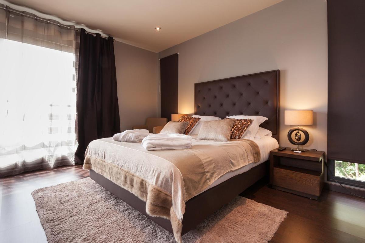 Un ou plusieurs lits dans un hébergement de l'établissement Domaine de Chalvêches Hôtel SPA 4*