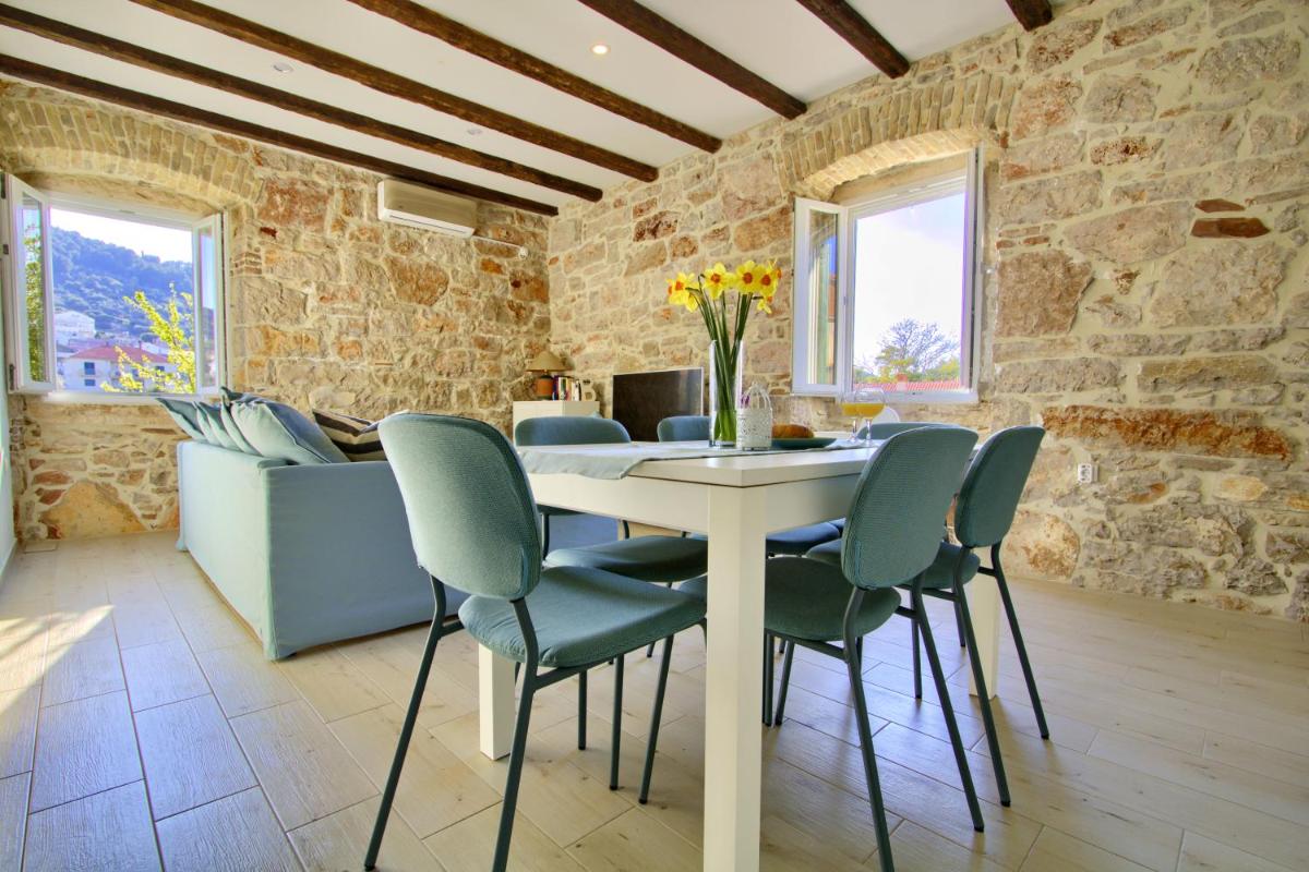 Mediterranean stone house Dora, in the heart of Preko - Housity