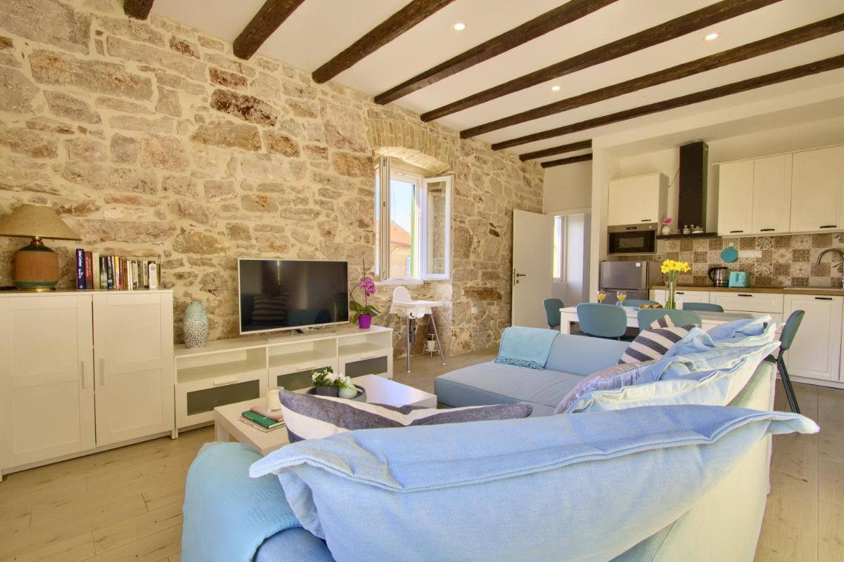Mediterranean stone house Dora, in the heart of Preko - Housity