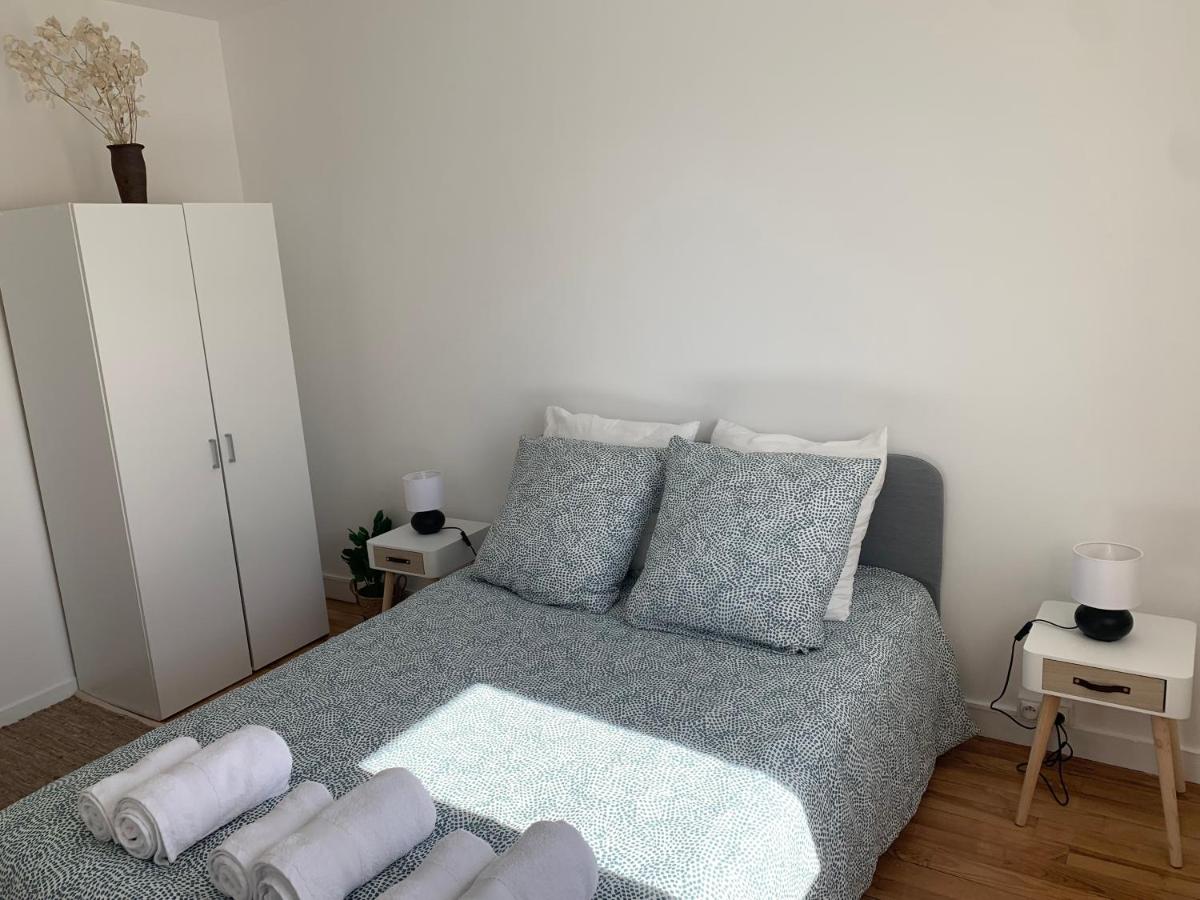 Disponible - Appartement Entier Rénové - Grand Parking gratuit, Tout équipé, Confortable, Netflix et Amazon Prime Gratuits et Illimités, Matelas Emma, Lave Linge, Vue sur la Vallée, RDC - Housity
