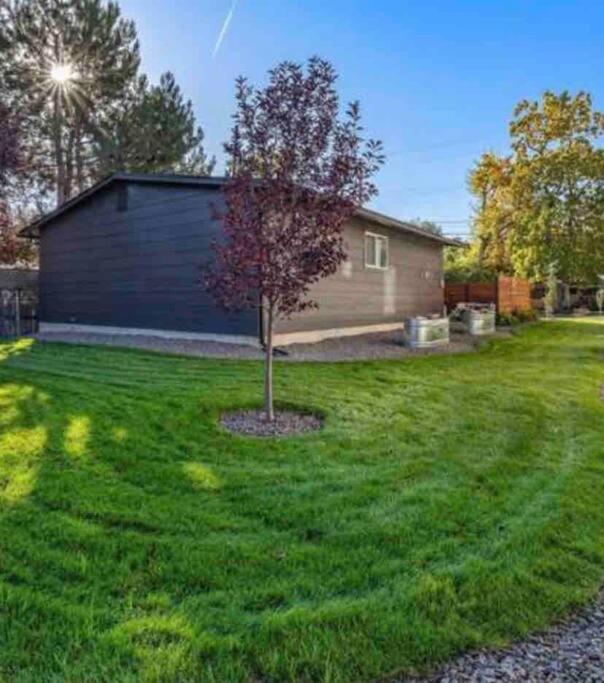 Mid Century Modern Boise-River Bungalow w/ Hot Tub - Housity