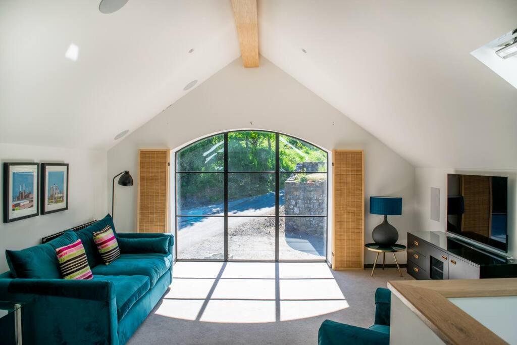 Woodmill Arches - Designer Barn Conversion for Two - Housity