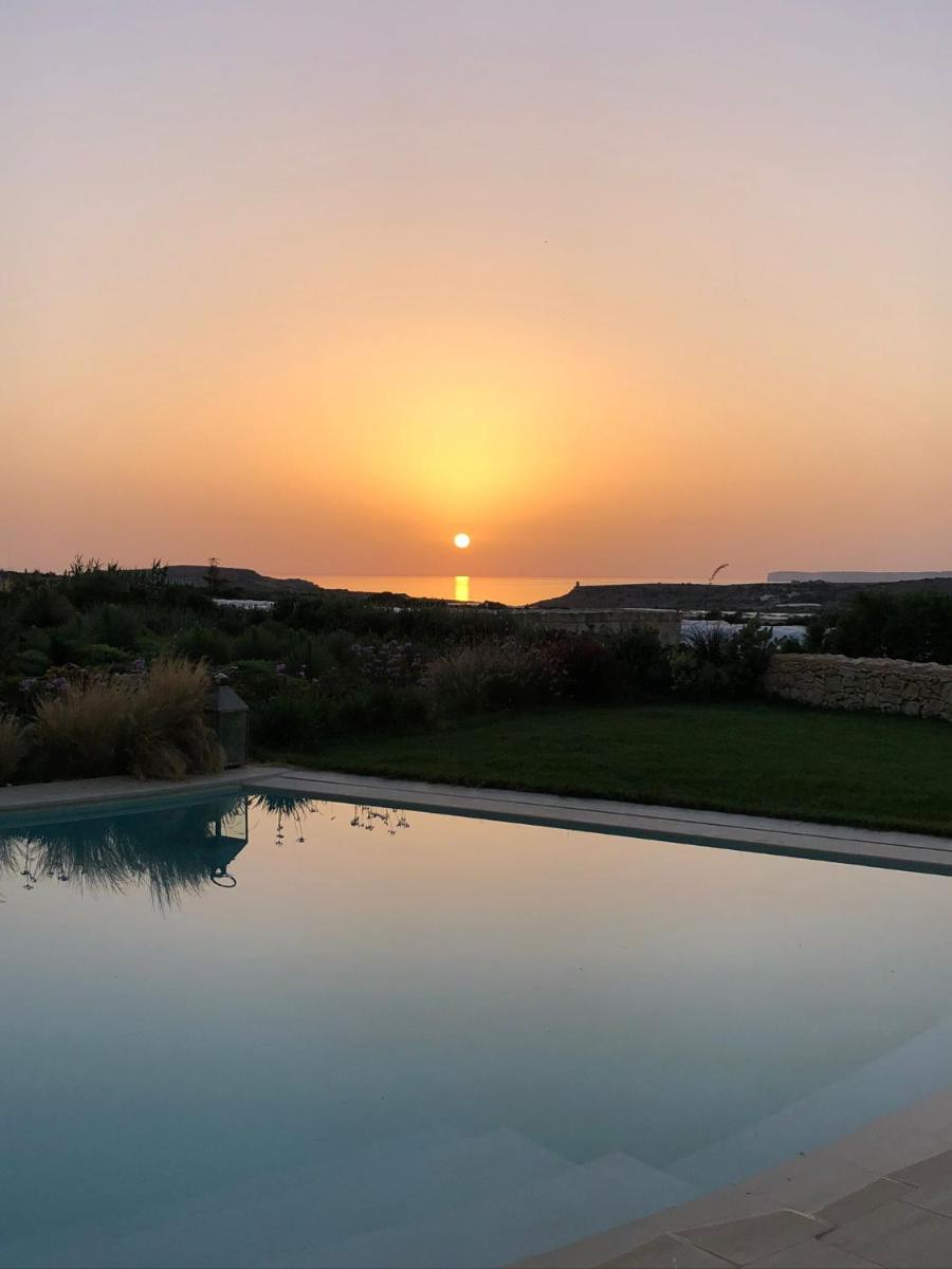Sunset Oasis - Housity