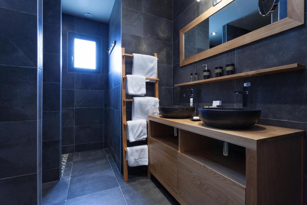 Salle de bains dans l'établissement Domaine de Chalvêches Hôtel SPA 4*