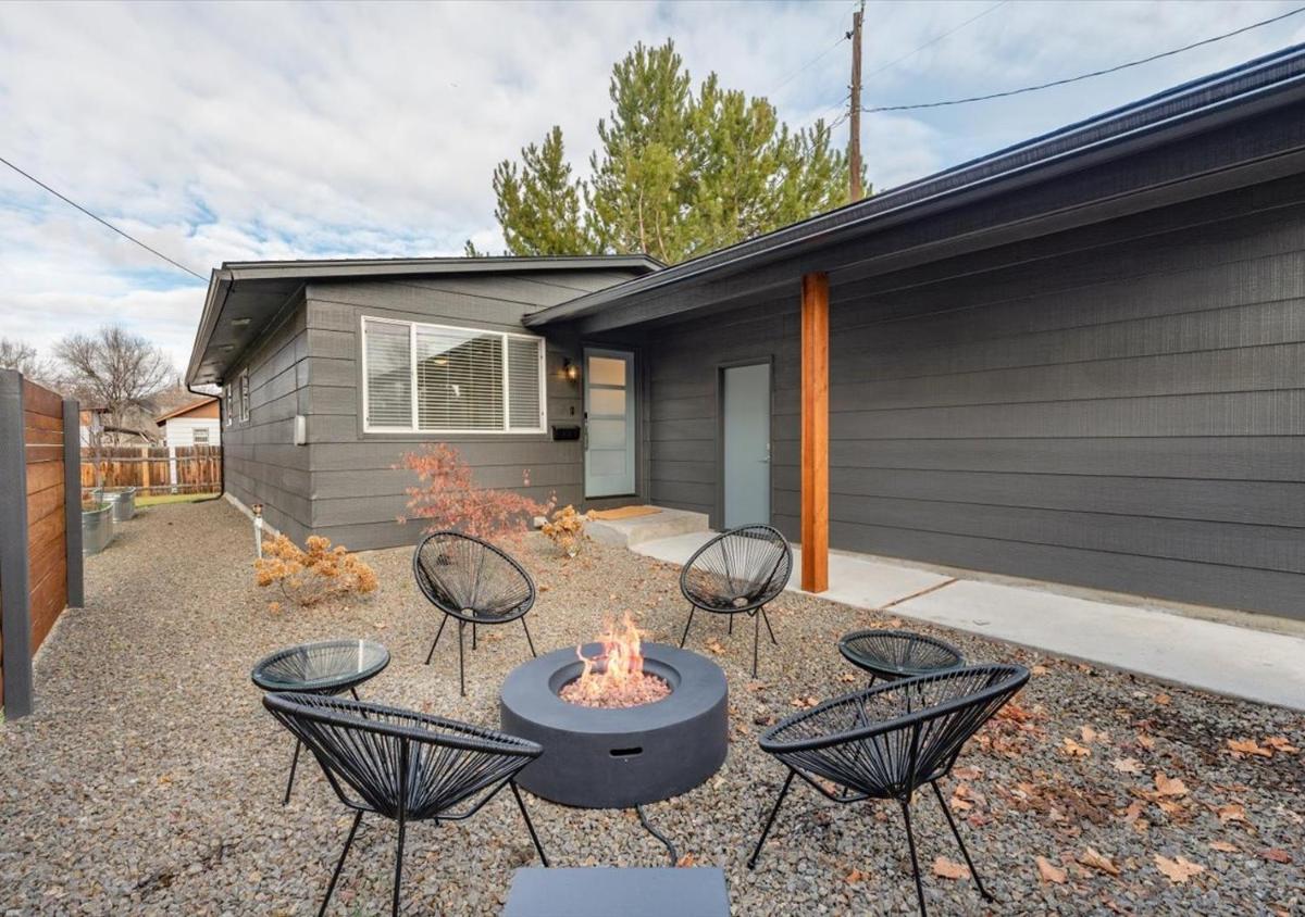 Mid Century Modern Boise-River Bungalow w/ Hot Tub - Housity