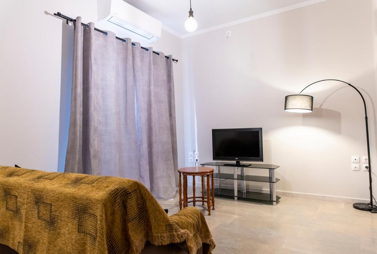 Walnut home apartment near Ancient Olympia - Housity