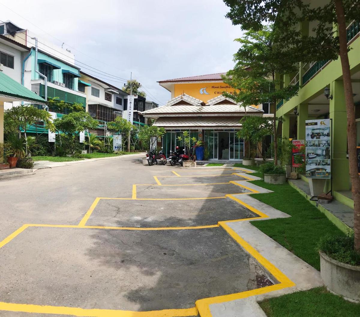 Nine Smiths Hotel Chiangmai - Housity
