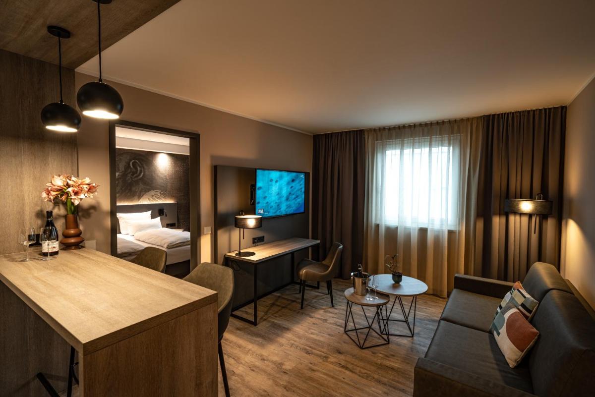 LOGINN Hotel Stuttgart Zuffenhausen - Housity