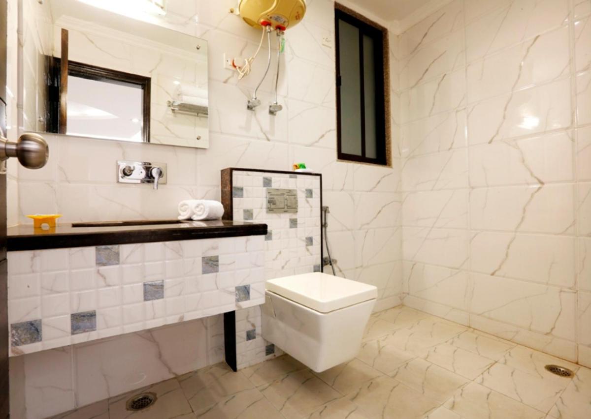 Hotel Anand International - Housity