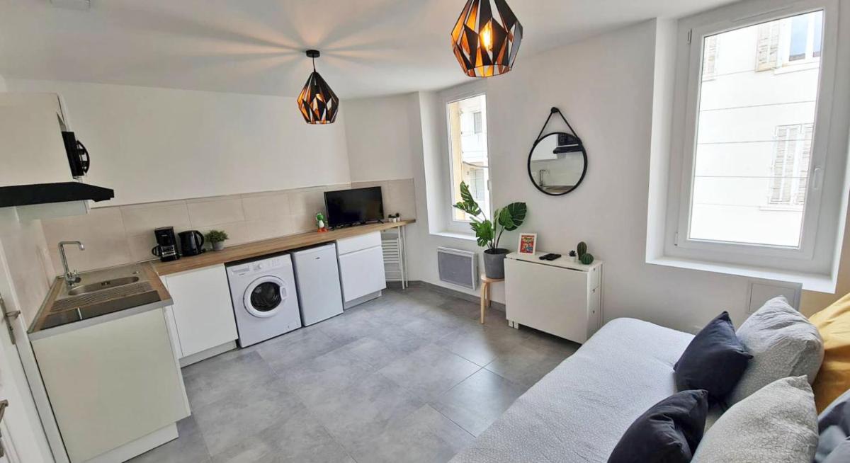 Suitetrails - MaxBnb - Studio Cozy - Climatisé - WiFi Fibre - 10 min à pied Gare -3-