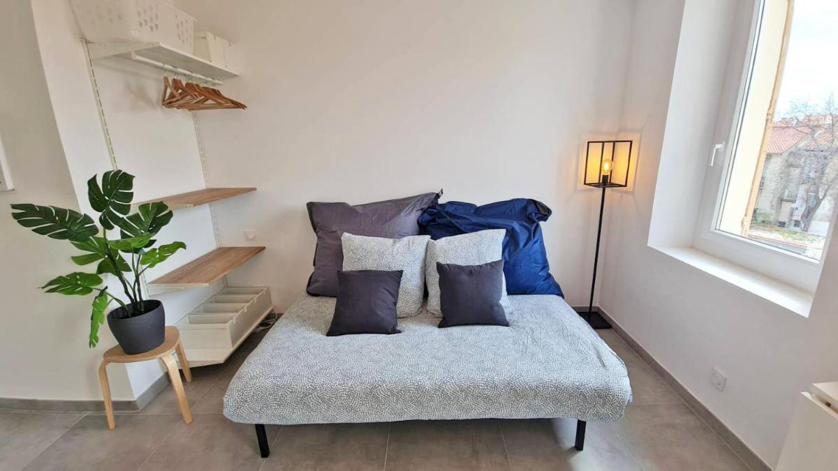 Suitetrails - MaxBnb - Studio Cozy - Climatisé - WiFi Fibre - 10 min à pied Gare -4-