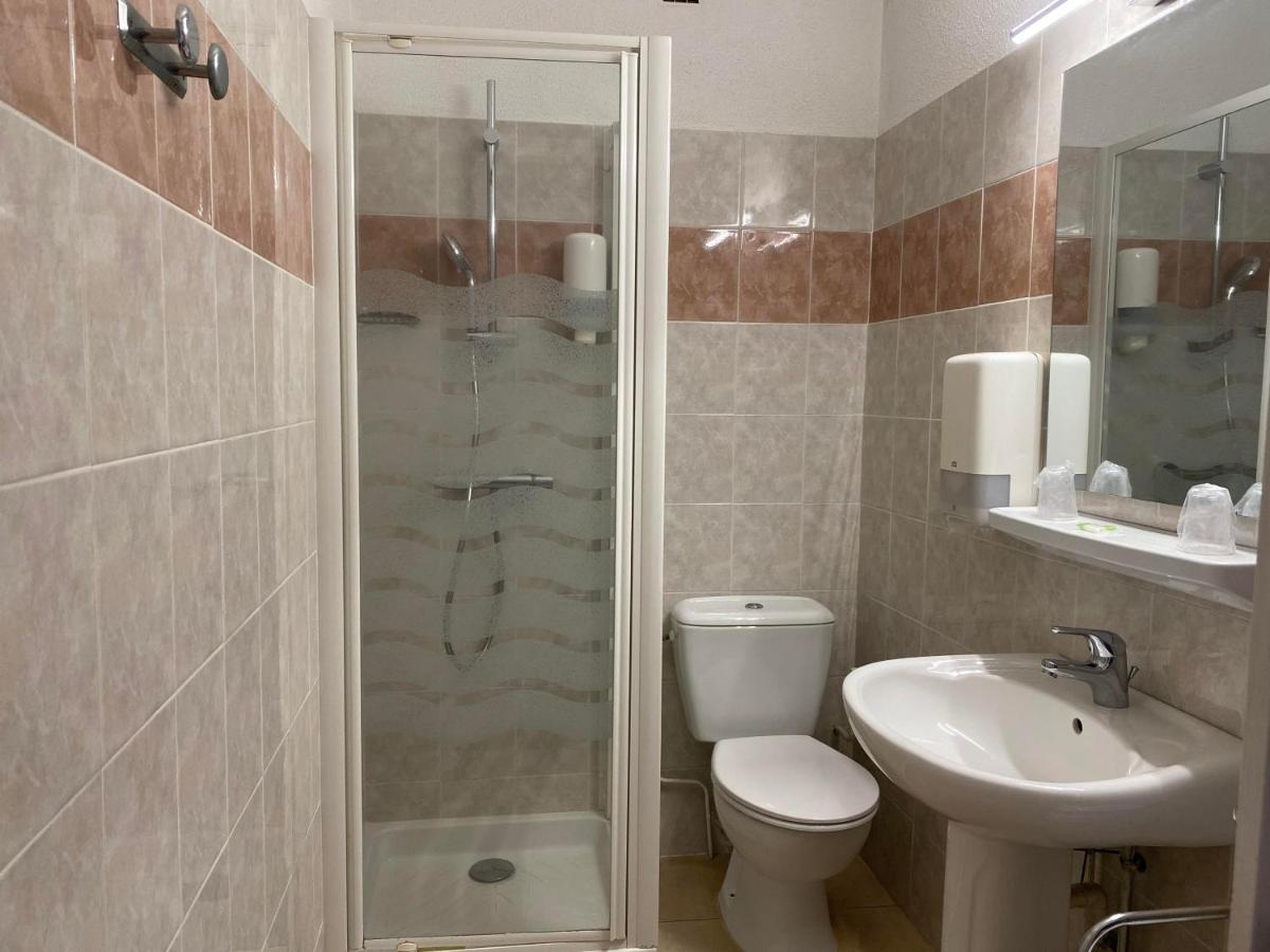 Salle de bains dans l'établissement Hôtel Le Belvedere