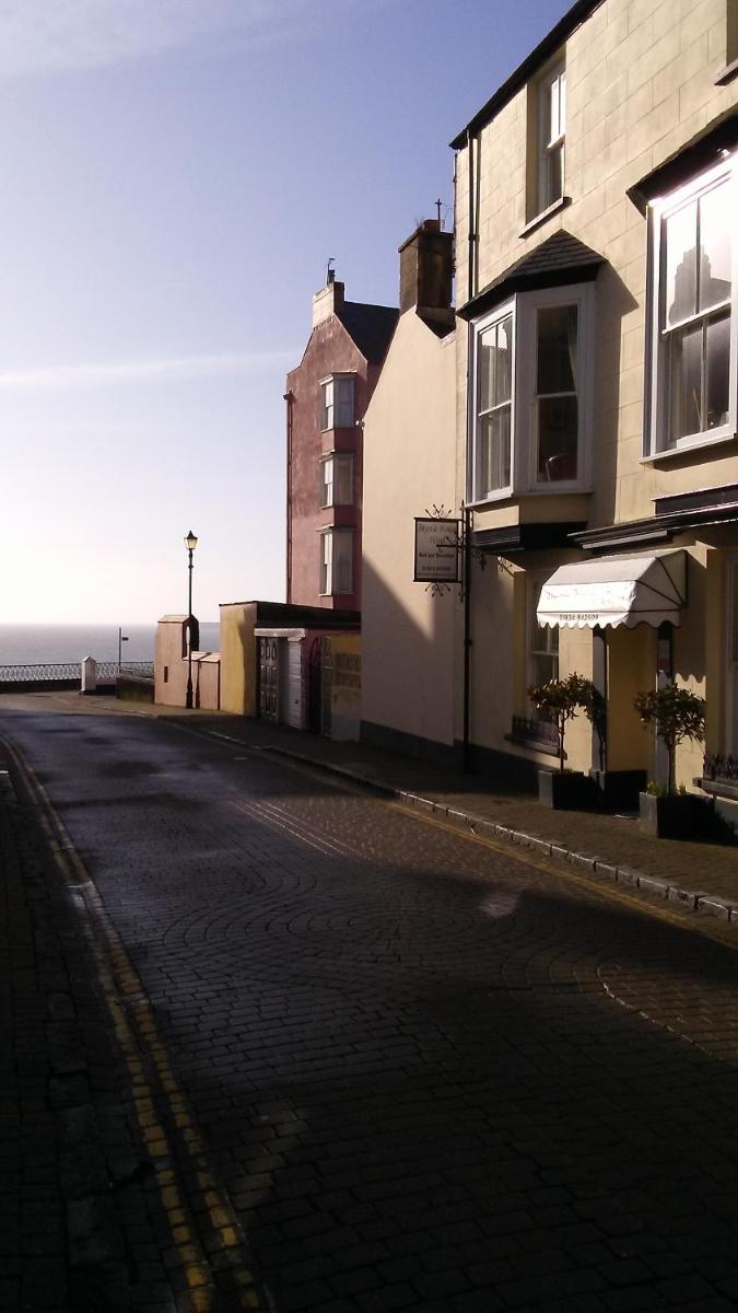 MYRTLE HOUSE HOTEL TENBY - Housity