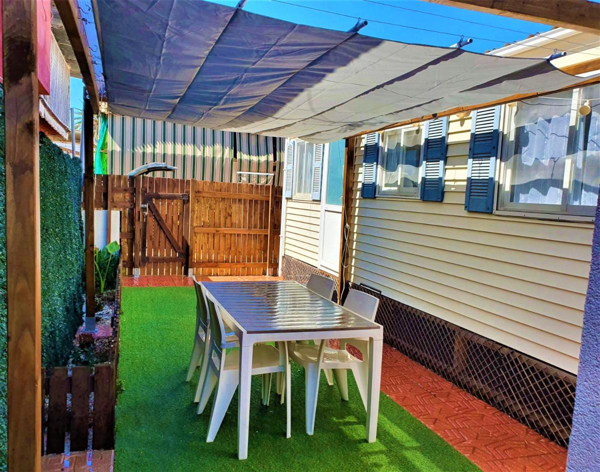 Casita Movil en Camping de La Manga - Housity