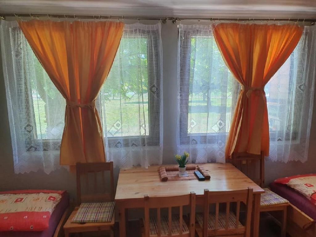 Strand Apartmanok - Housity