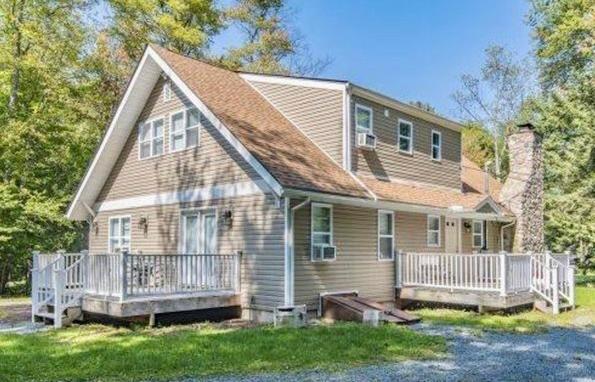 Pocono Vacation Home - for large family gatherings - Housity