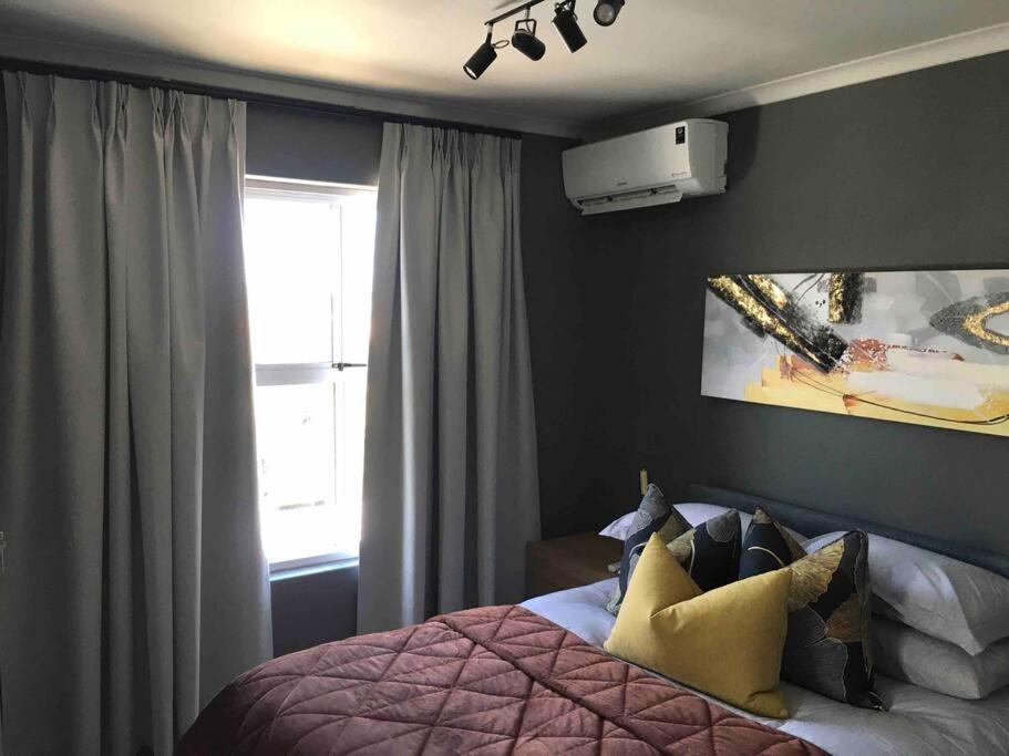 Suitetrails - Cheerful 2 bedroomed townhouse with patio