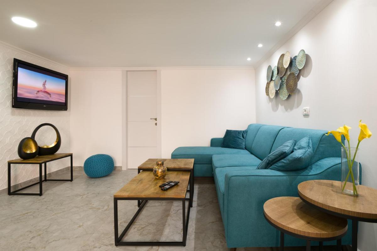 ROMSUITES - Apartment with jacuzzi & pool table, Haifa center, Bahai Garden - Housity