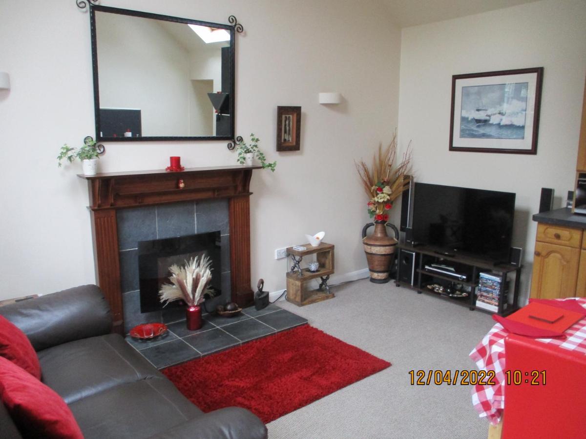 Midsummer Cottage - Housity