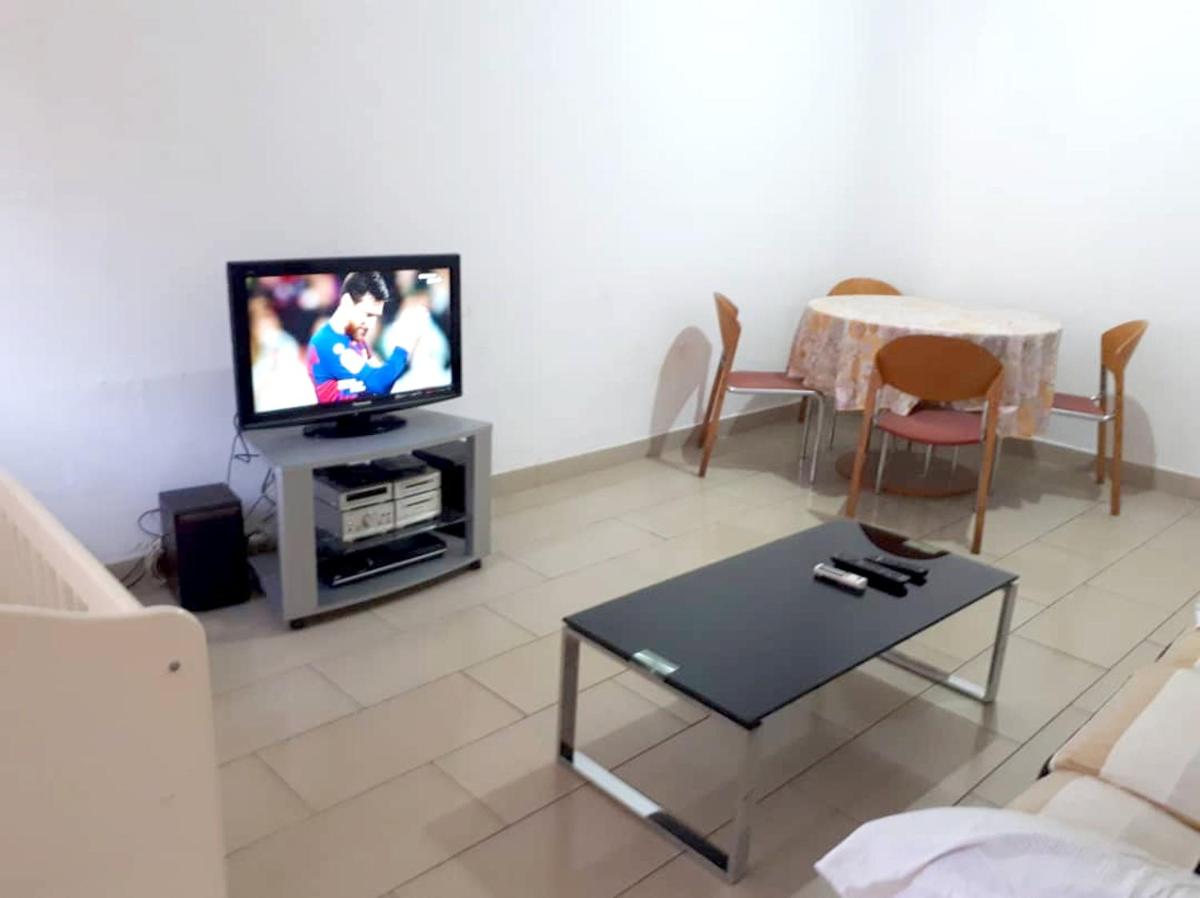 Superb Apartment in Douala - 50 m² with Balcony - Hizvo