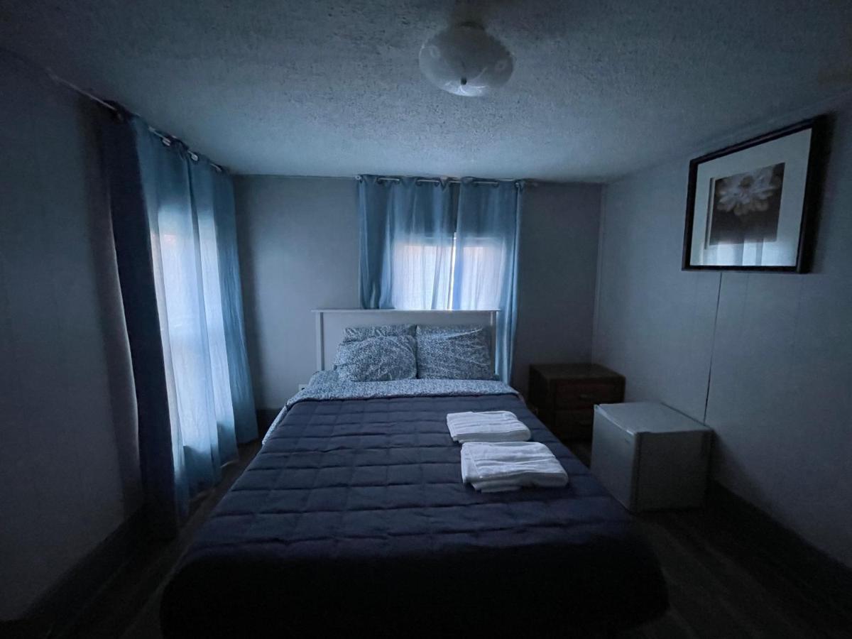 Budget Room in Pontiac House near Downtown Pontiac Affordable to Stay - Housity
