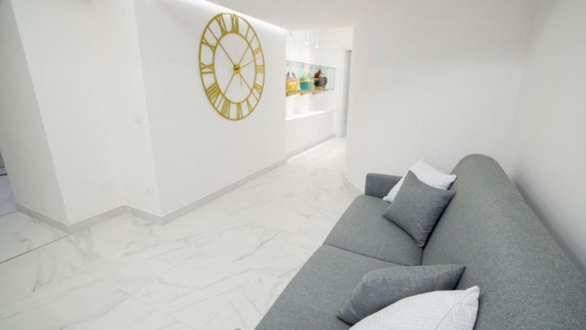 Marinisa Suite Luxury Room - Housity