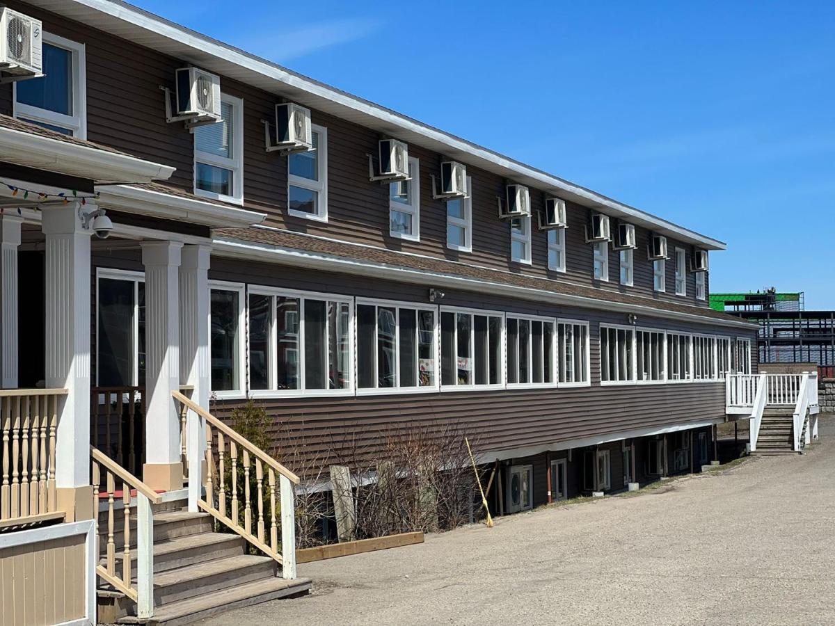 Harbourview Inn and Suites - Housity