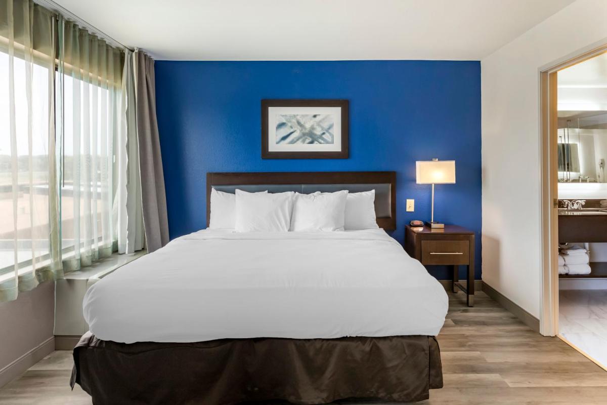 Comfort Inn & Suites Grand Blanc-Flint - Housity
