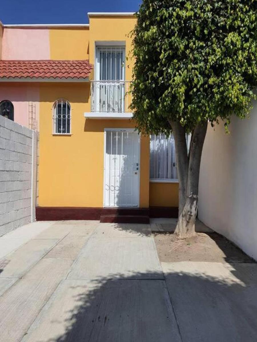 CASA RECIEN REMODELADA TODO NUEVO CENTRICA - Housity