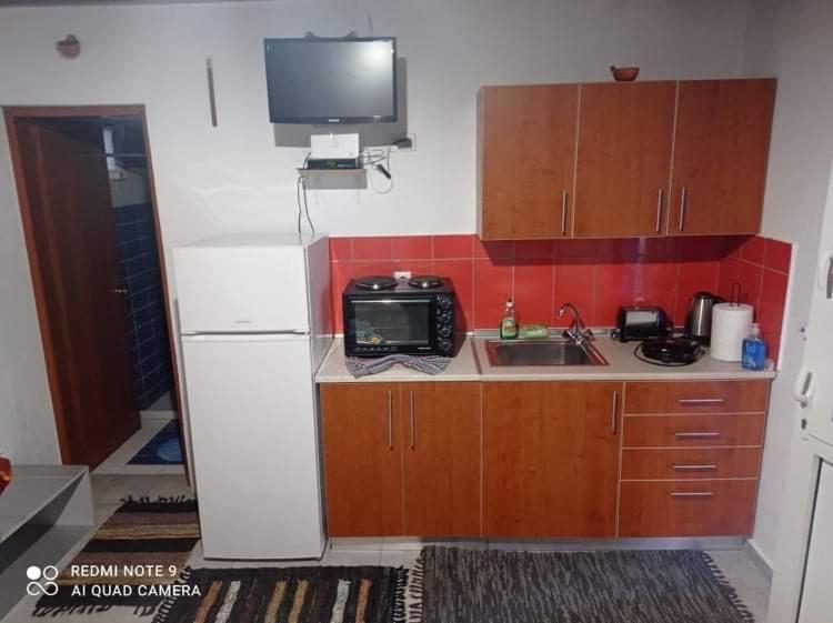 Ioli's Apartments - Housity
