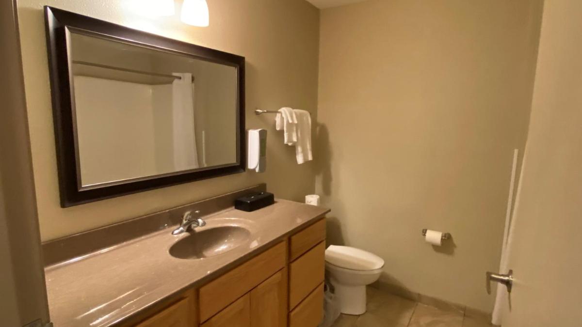 AmericInn by Wyndham Viroqua - Housity