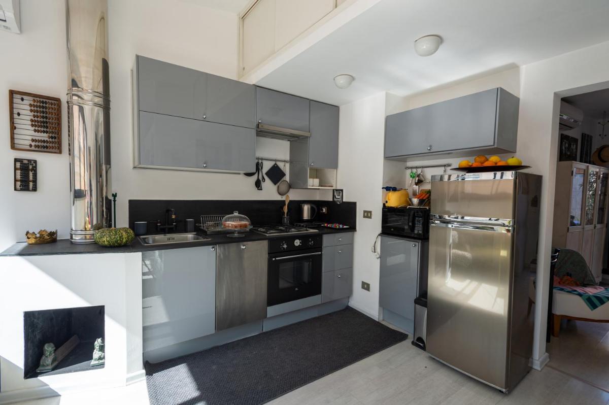 Banchi Nove, penthouse full of light and silence - Housity
