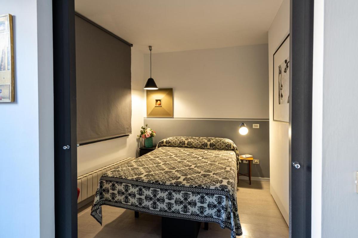 Banchi Nove, penthouse full of light and silence - Housity