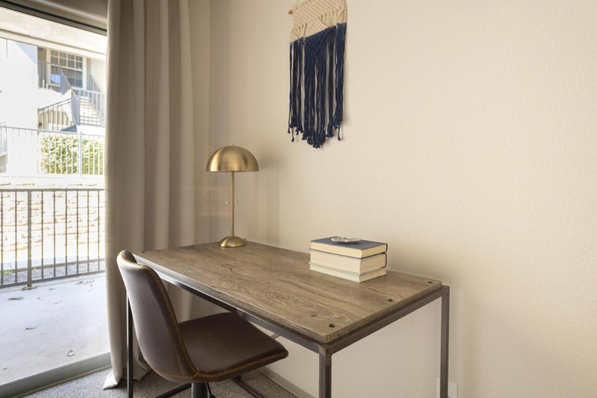 WanderJaunt - The Amethyst Austin - Housity