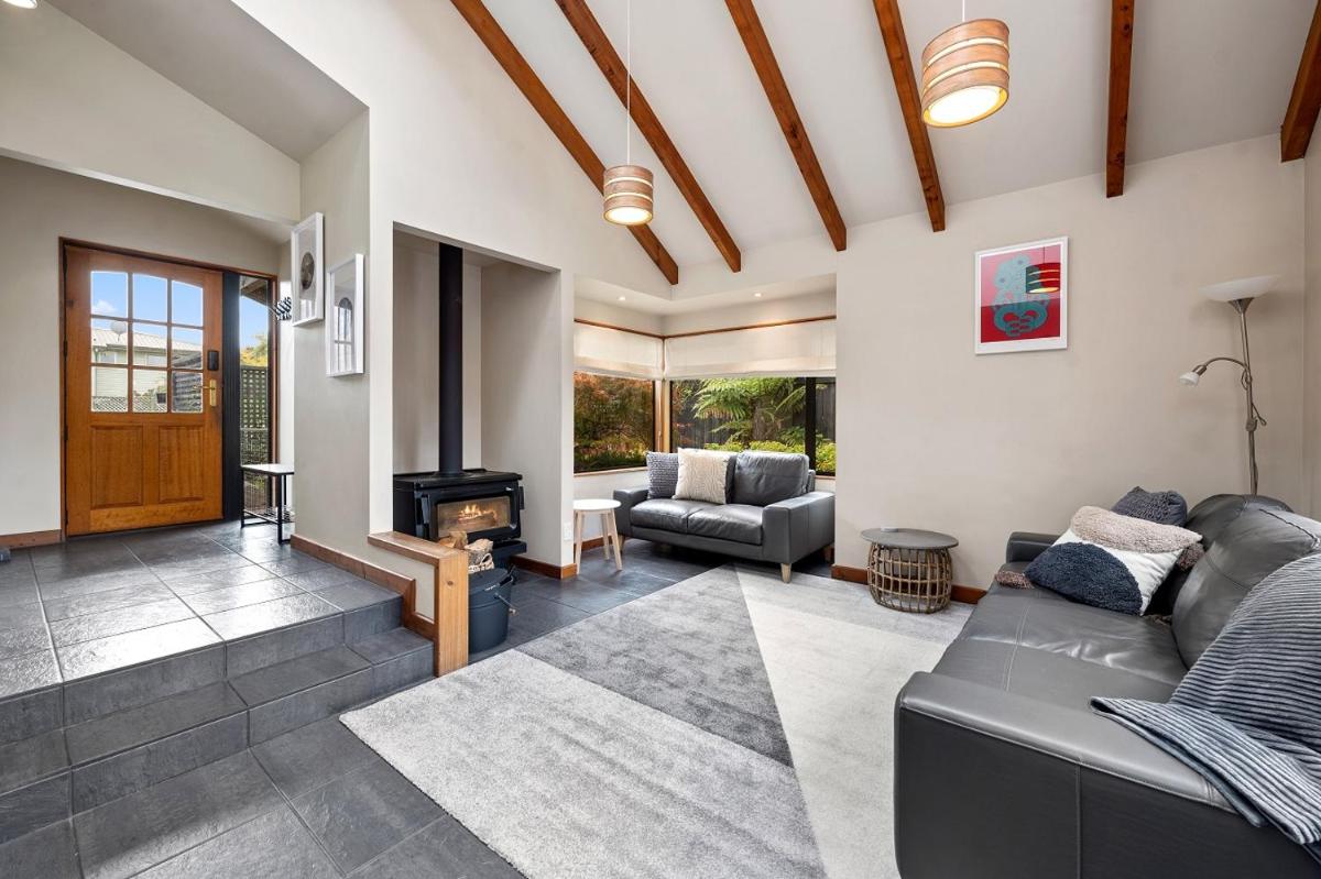Lake Escape - Taupo - Housity