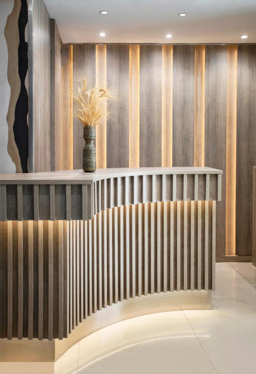 Suitetrails - Phidias Piraeus Hotel