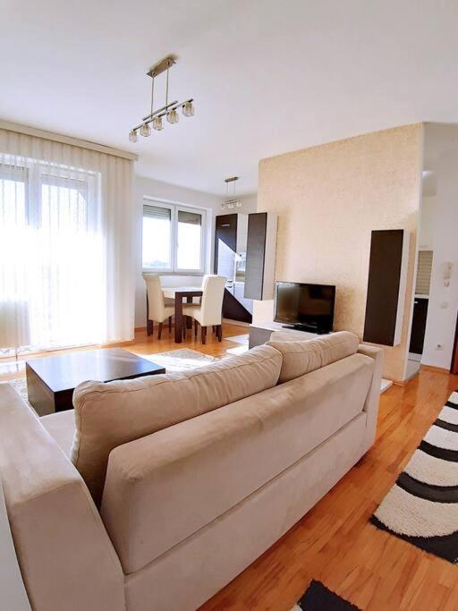 Lovely 1-bedroom apartment in Prishtina - Hizvo