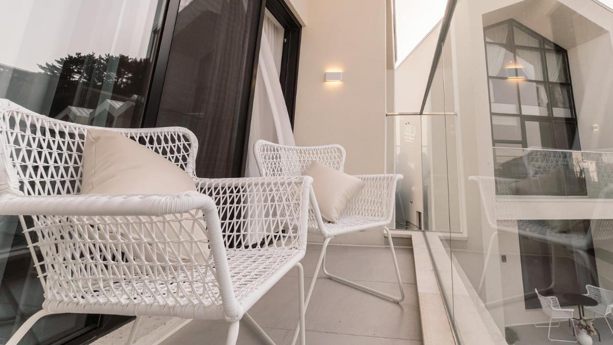 Albescent Poolvilla - Housity