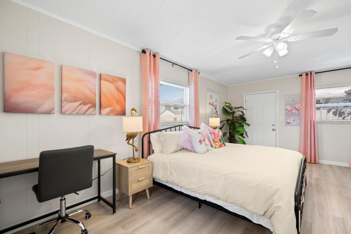 Haus of Tropicale - close to Gulf beaches and Downtown St. Petersburg - Housity