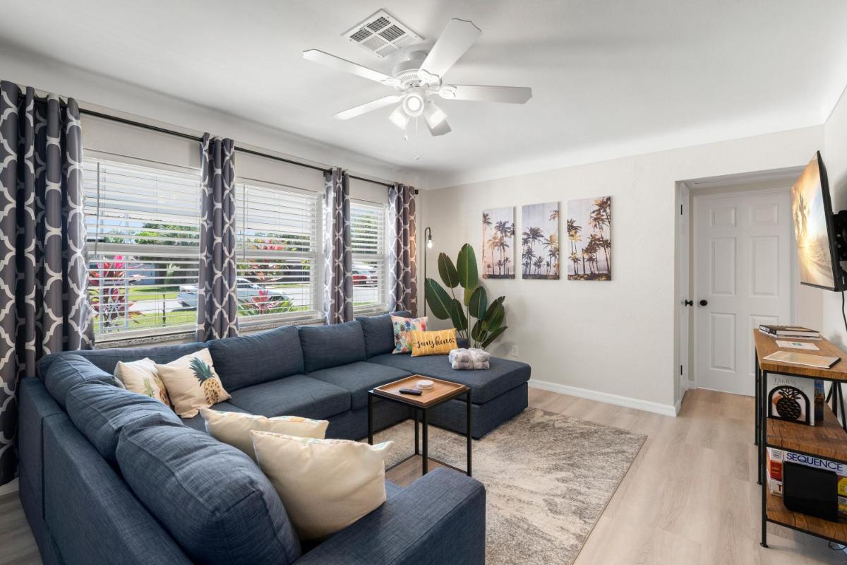 Haus of Tropicale - close to Gulf beaches and Downtown St. Petersburg - Housity